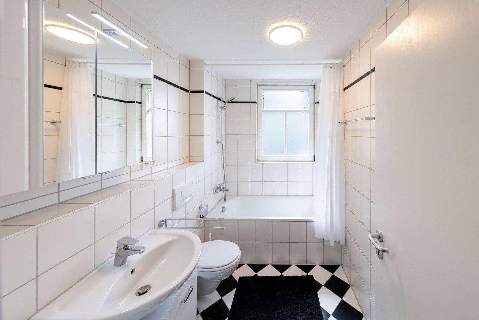 Prenájom bytu 1-izbový 36 m², Helmstr. 10, Erlangen, Bavorsko Prenájom bytu 1-izbový 36 m², Helmstr. 10, Erlangen, Bavorsko