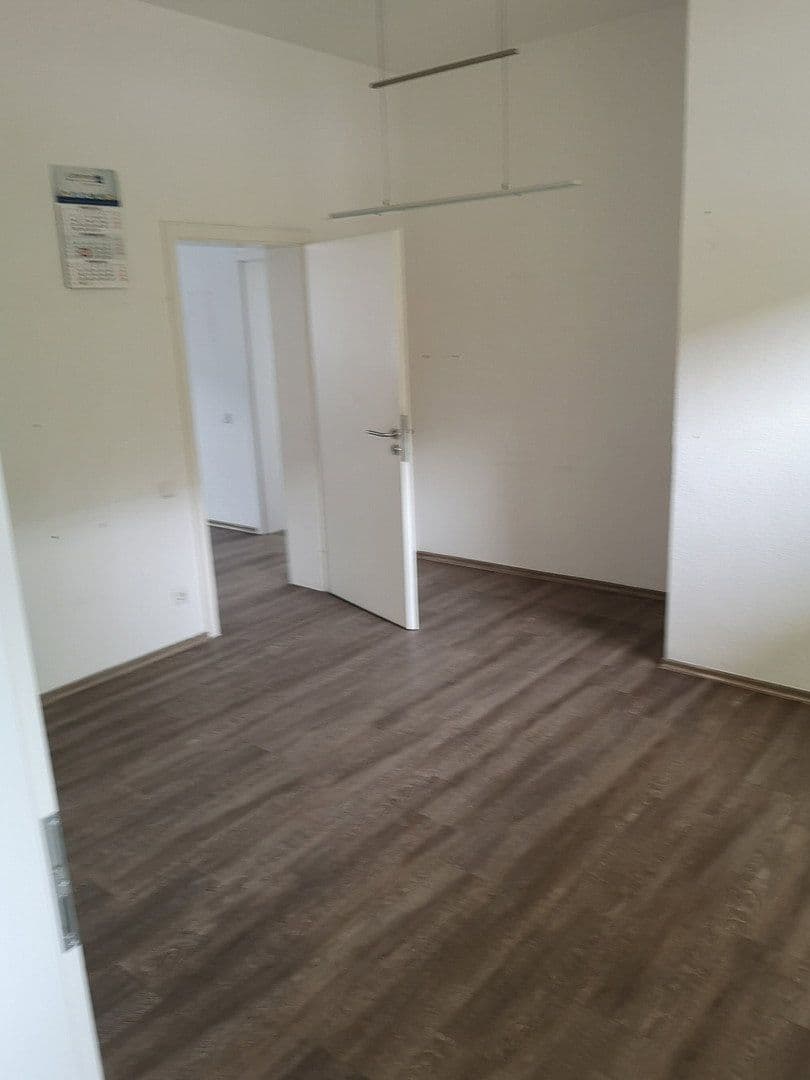 Prenájom bytu 166 m², Angermunder Straße 27, Duisburg-Großenbaum, Severné Porýnie - Westfálsko Prenájom bytu 166 m², Angermunder Straße 27, Duisburg-Großenbaum, Severné Porýnie - Westfálsko