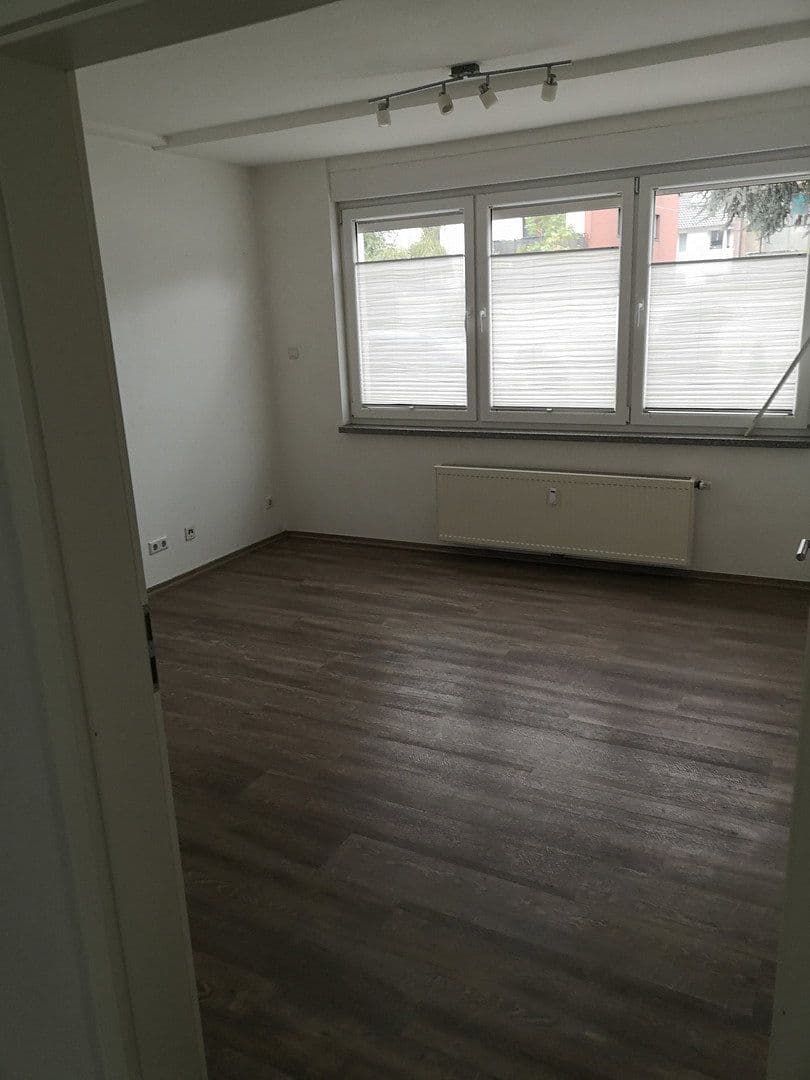 Prenájom bytu 166 m², Angermunder Straße 27, Duisburg-Großenbaum, Severné Porýnie - Westfálsko Prenájom bytu 166 m², Angermunder Straße 27, Duisburg-Großenbaum, Severné Porýnie - Westfálsko