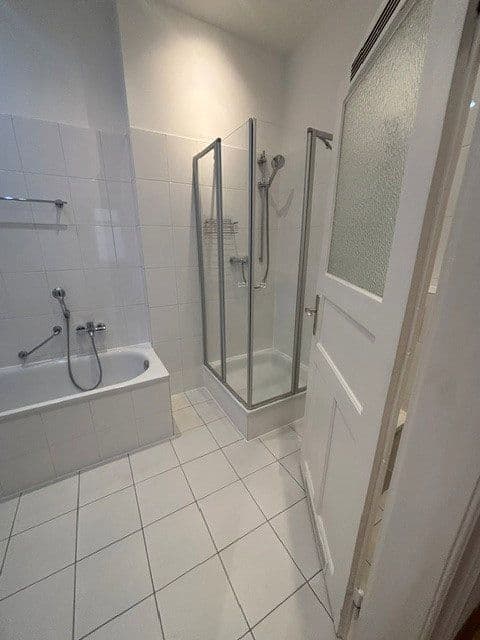 Prenájom bytu 4-izbový 154 m², München, Bavorsko Prenájom bytu 4-izbový 154 m², München, Bavorsko