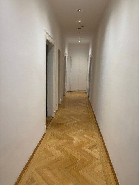 Prenájom bytu 4-izbový 154 m², München, Bavorsko Prenájom bytu 4-izbový 154 m², München, Bavorsko