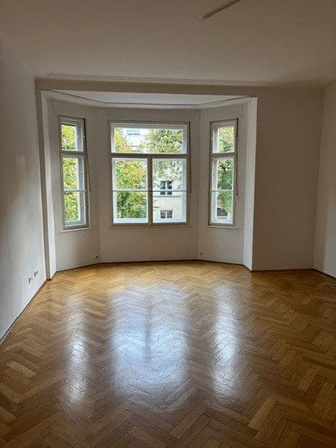Prenájom bytu 4-izbový 154 m², München, Bavorsko Prenájom bytu 4-izbový 154 m², München, Bavorsko
