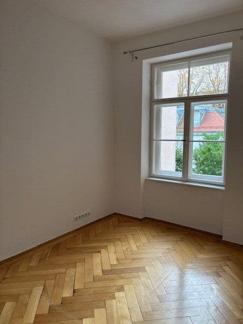 Prenájom bytu 4-izbový 154 m², München, Bavorsko Prenájom bytu 4-izbový 154 m², München, Bavorsko