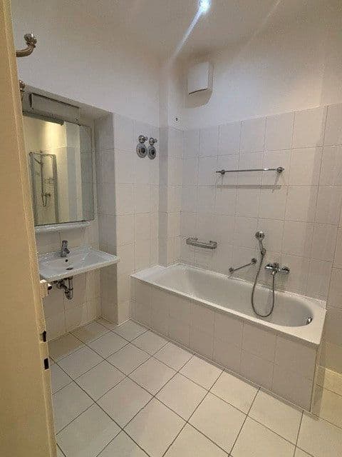 Prenájom bytu 4-izbový 154 m², München, Bavorsko Prenájom bytu 4-izbový 154 m², München, Bavorsko