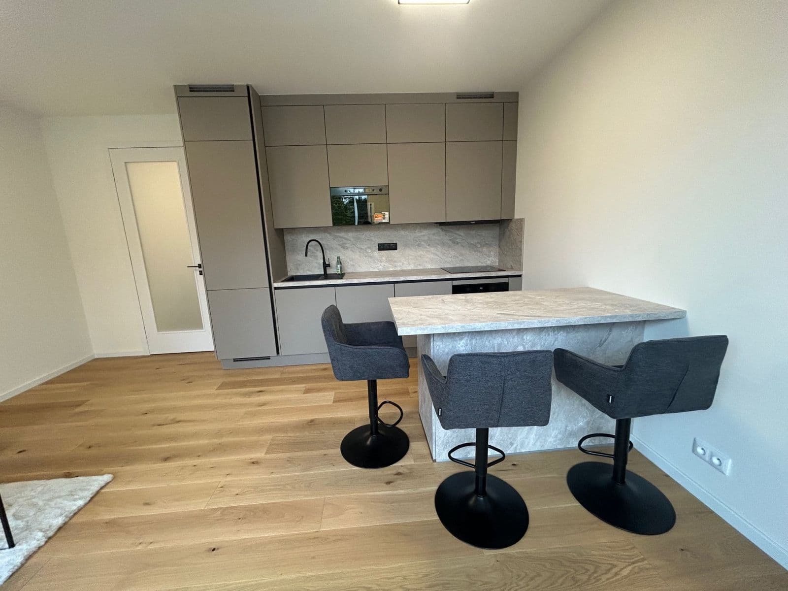 Prenájom bytu 63 m², Dunovského, Praha, Praha Prenájom bytu 63 m², Dunovského, Praha, Praha