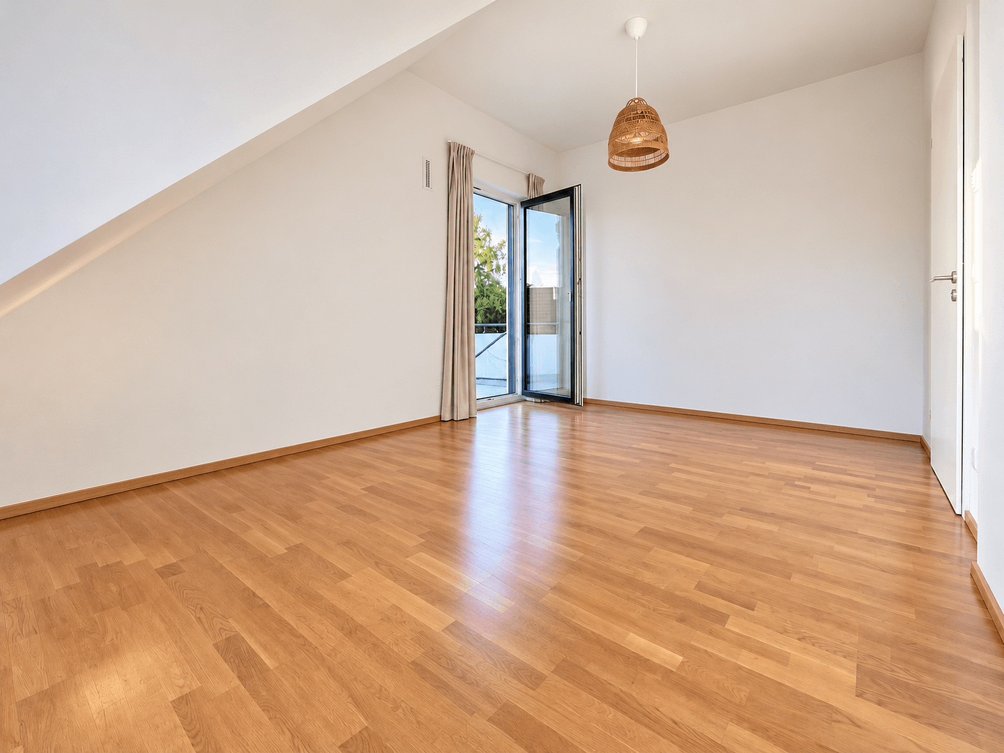 Prenájom bytu 3-izbový 75 m², Hötzlring 20, München, Bavorsko Prenájom bytu 3-izbový 75 m², Hötzlring 20, München, Bavorsko