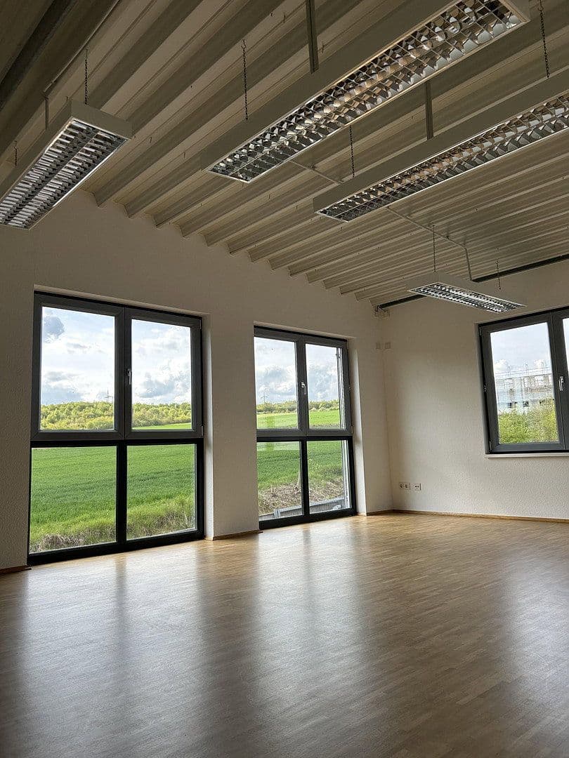 Prenájom kancelárie 130 m², Carl Zeiss Str. 8, Bad Camberg, Hesensko Prenájom kancelárie 130 m², Carl Zeiss Str. 8, Bad Camberg, Hesensko