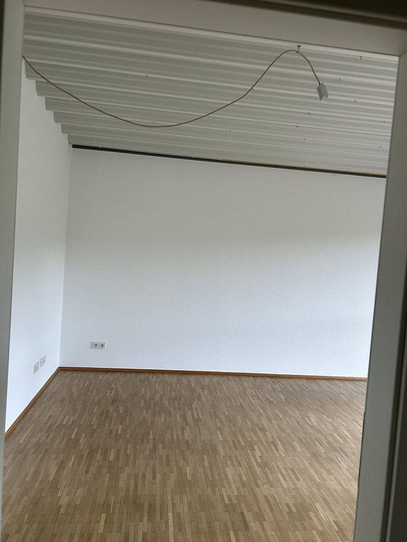 Prenájom kancelárie 130 m², Carl Zeiss Str. 8, Bad Camberg, Hesensko Prenájom kancelárie 130 m², Carl Zeiss Str. 8, Bad Camberg, Hesensko