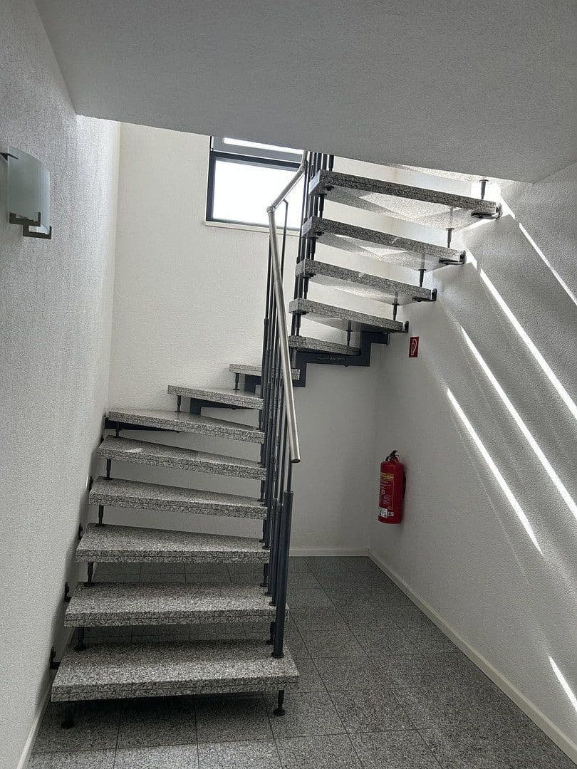Prenájom kancelárie 130 m², Carl Zeiss Str. 8, Bad Camberg, Hesensko Prenájom kancelárie 130 m², Carl Zeiss Str. 8, Bad Camberg, Hesensko