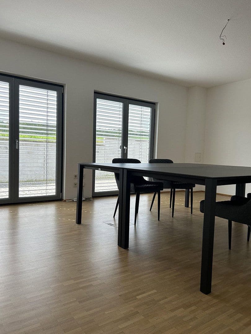 Prenájom kancelárie 130 m², Carl Zeiss Str. 8, Bad Camberg, Hesensko Prenájom kancelárie 130 m², Carl Zeiss Str. 8, Bad Camberg, Hesensko