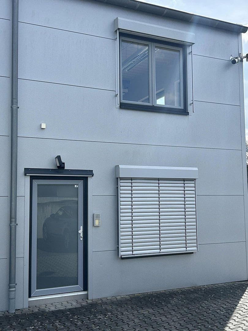 Prenájom kancelárie 130 m², Carl Zeiss Str. 8, Bad Camberg, Hesensko Prenájom kancelárie 130 m², Carl Zeiss Str. 8, Bad Camberg, Hesensko