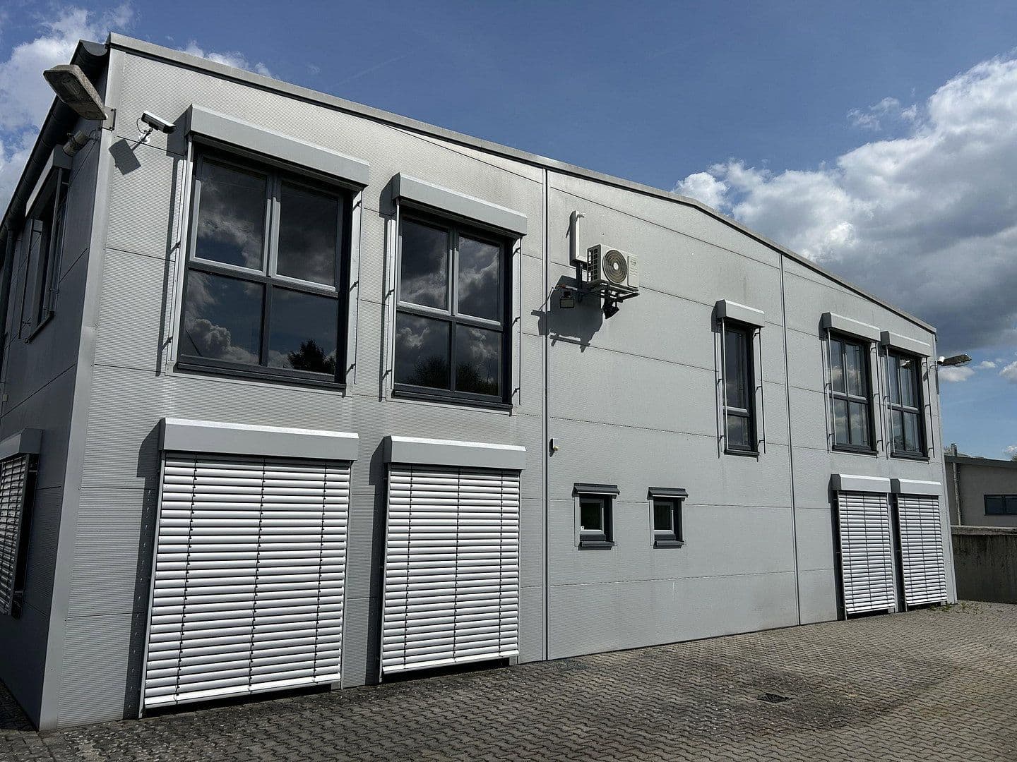Prenájom kancelárie 130 m², Carl Zeiss Str. 8, Bad Camberg, Hesensko Prenájom kancelárie 130 m², Carl Zeiss Str. 8, Bad Camberg, Hesensko