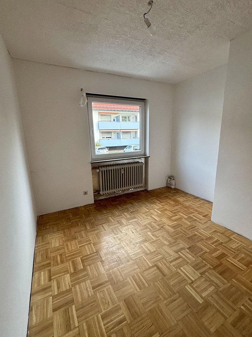 Prenájom bytu 5-izbový 108 m², Leonberg, Bádensko-Wurttembersko Prenájom bytu 5-izbový 108 m², Leonberg, Bádensko-Wurttembersko