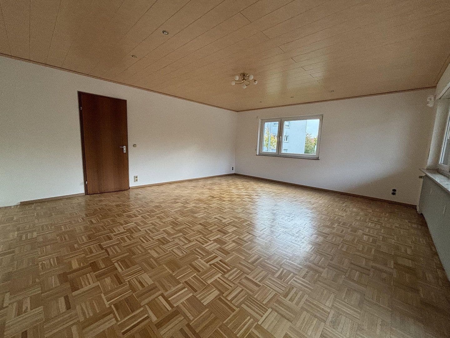 Prenájom bytu 5-izbový 108 m², Leonberg, Bádensko-Wurttembersko Prenájom bytu 5-izbový 108 m², Leonberg, Bádensko-Wurttembersko
