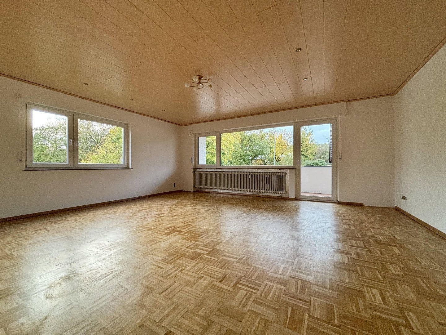 Prenájom bytu 5-izbový 108 m², Leonberg, Bádensko-Wurttembersko Prenájom bytu 5-izbový 108 m², Leonberg, Bádensko-Wurttembersko