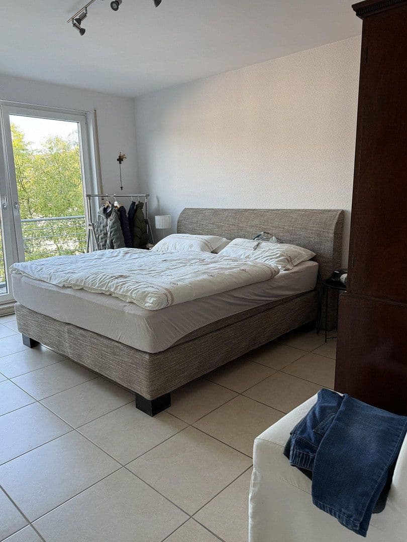 Prenájom bytu 3-izbový 110 m², Meerbusch, Severné Porýnie - Westfálsko Prenájom bytu 3-izbový 110 m², Meerbusch, Severné Porýnie - Westfálsko