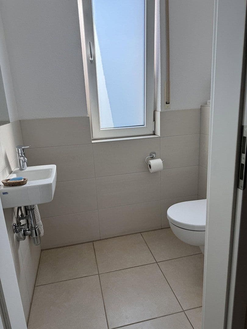 Prenájom bytu 3-izbový 110 m², Meerbusch, Severné Porýnie - Westfálsko Prenájom bytu 3-izbový 110 m², Meerbusch, Severné Porýnie - Westfálsko