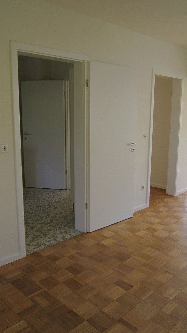 Prenájom bytu 4-izbový 130 m², Herrenberg, Bádensko-Wurttembersko Prenájom bytu 4-izbový 130 m², Herrenberg, Bádensko-Wurttembersko