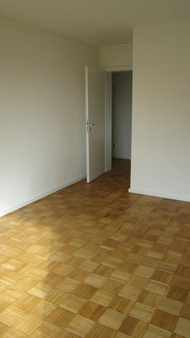 Prenájom bytu 4-izbový 130 m², Herrenberg, Bádensko-Wurttembersko Prenájom bytu 4-izbový 130 m², Herrenberg, Bádensko-Wurttembersko