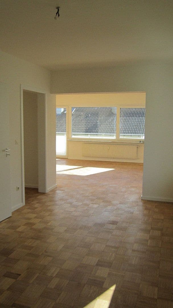 Prenájom bytu 4-izbový 130 m², Herrenberg, Bádensko-Wurttembersko Prenájom bytu 4-izbový 130 m², Herrenberg, Bádensko-Wurttembersko