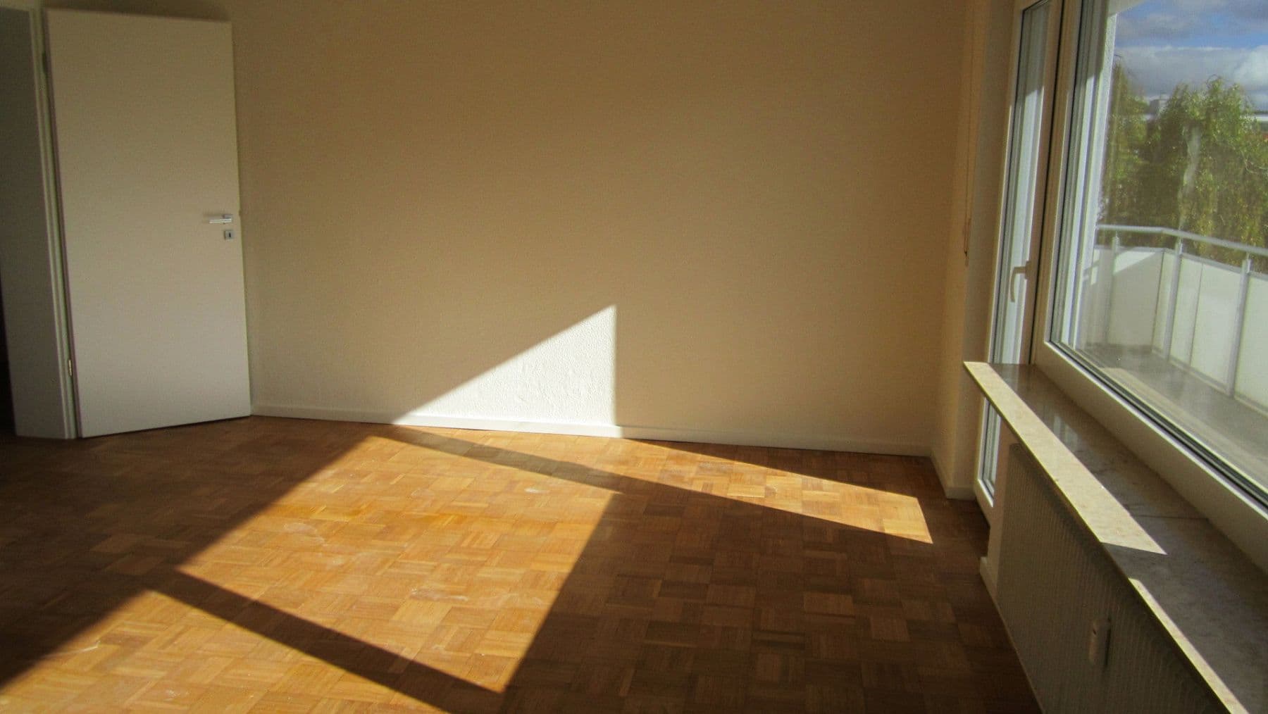Prenájom bytu 4-izbový 130 m², Herrenberg, Bádensko-Wurttembersko Prenájom bytu 4-izbový 130 m², Herrenberg, Bádensko-Wurttembersko