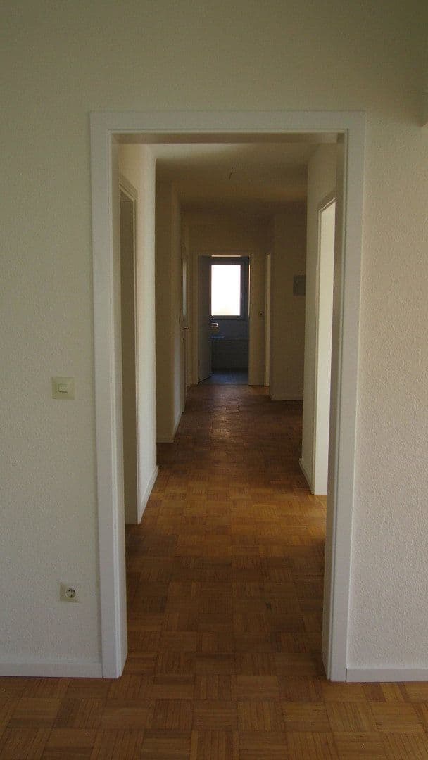 Prenájom bytu 4-izbový 130 m², Herrenberg, Bádensko-Wurttembersko Prenájom bytu 4-izbový 130 m², Herrenberg, Bádensko-Wurttembersko