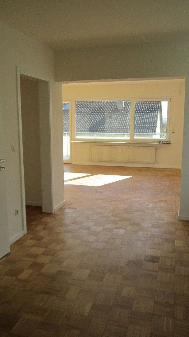Prenájom bytu 4-izbový 130 m², Herrenberg, Bádensko-Wurttembersko Prenájom bytu 4-izbový 130 m², Herrenberg, Bádensko-Wurttembersko