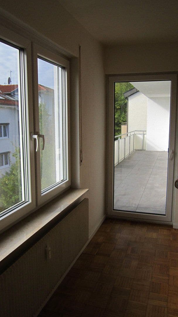 Prenájom bytu 4-izbový 130 m², Herrenberg, Bádensko-Wurttembersko Prenájom bytu 4-izbový 130 m², Herrenberg, Bádensko-Wurttembersko