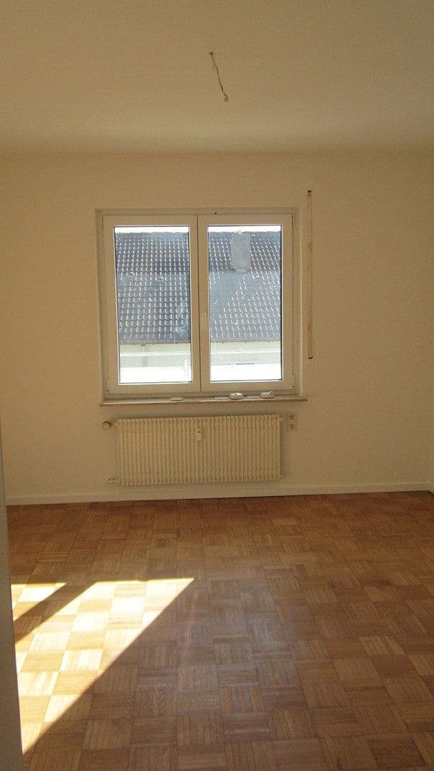 Prenájom bytu 4-izbový 130 m², Herrenberg, Bádensko-Wurttembersko Prenájom bytu 4-izbový 130 m², Herrenberg, Bádensko-Wurttembersko
