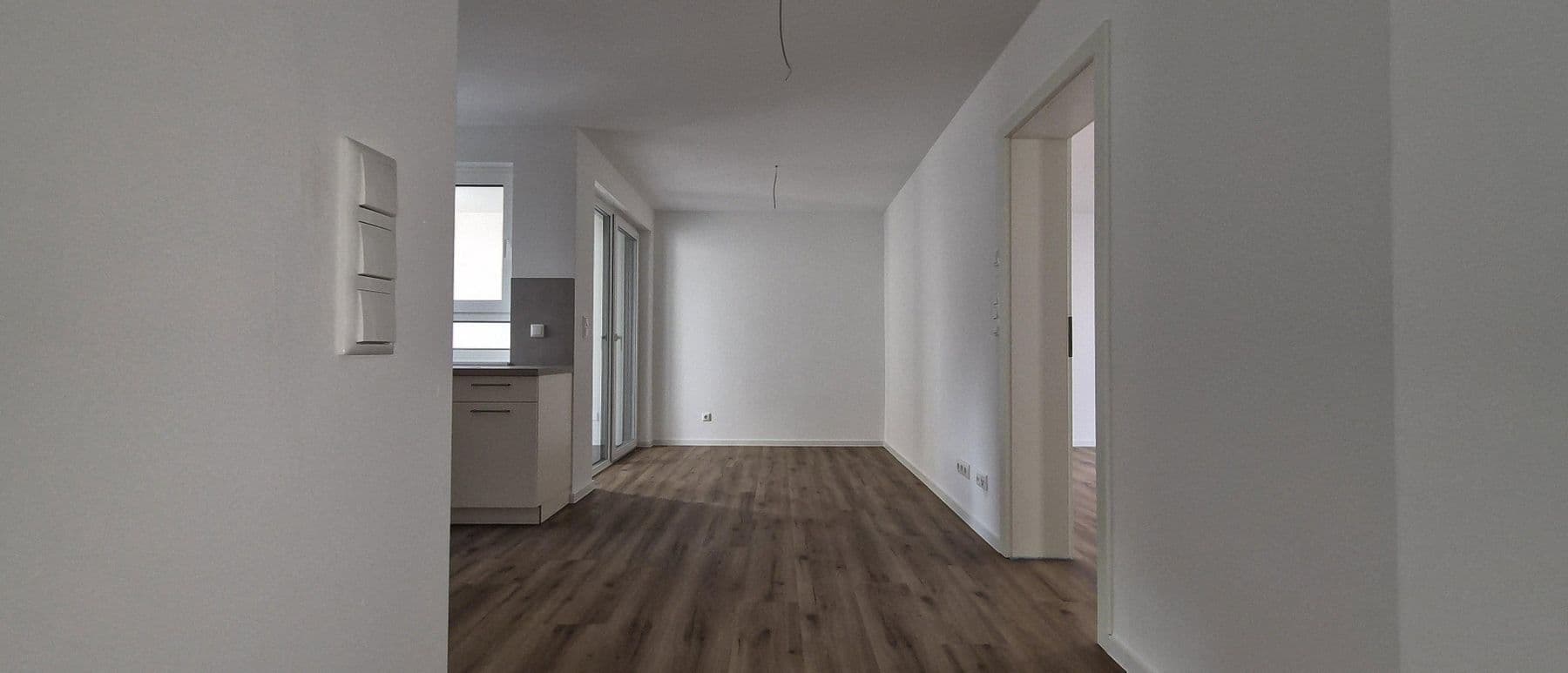 Prenájom bytu 4-izbový 109 m², Frankfurt am Main, Hesensko Prenájom bytu 4-izbový 109 m², Frankfurt am Main, Hesensko