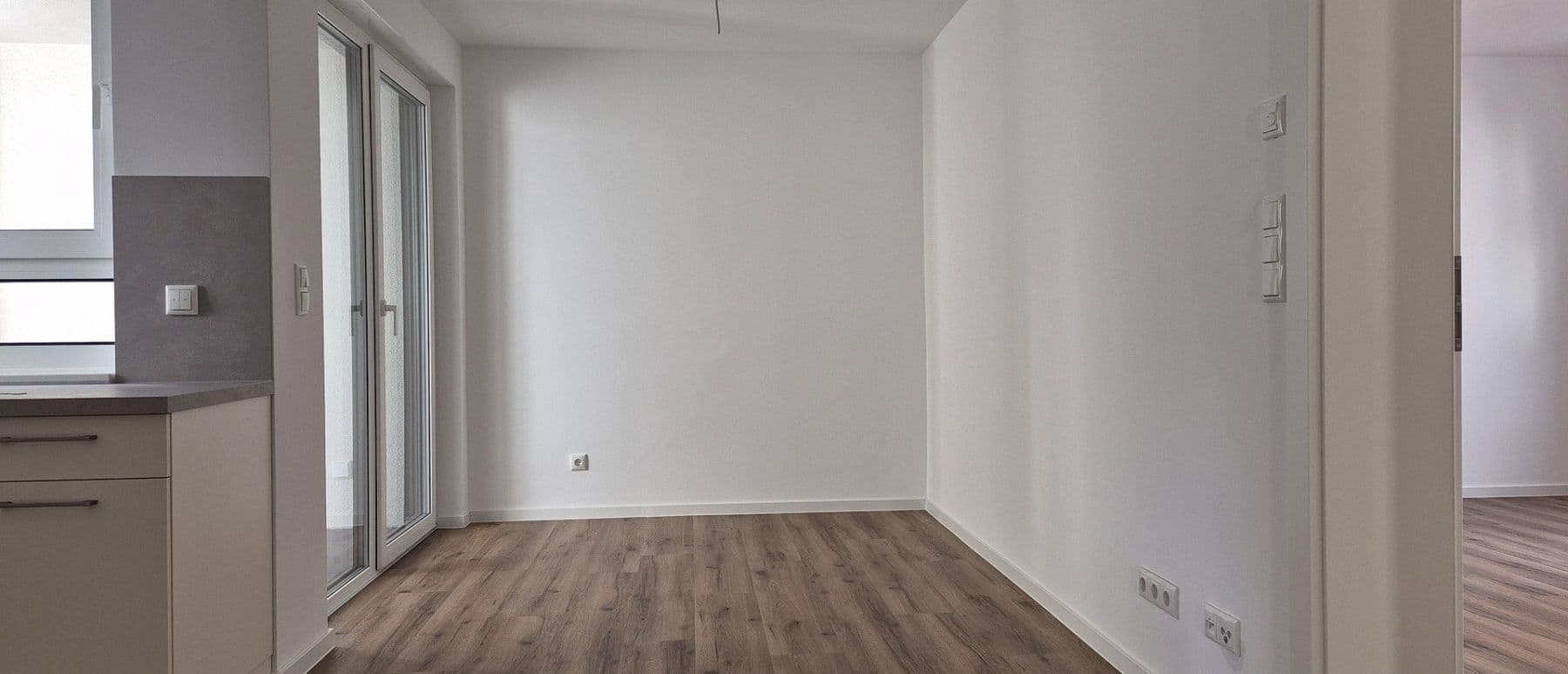 Prenájom bytu 4-izbový 109 m², Frankfurt am Main, Hesensko Prenájom bytu 4-izbový 109 m², Frankfurt am Main, Hesensko