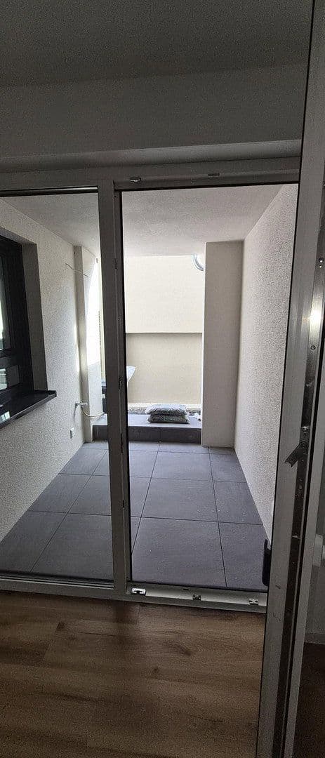 Prenájom bytu 4-izbový 109 m², Frankfurt am Main, Hesensko Prenájom bytu 4-izbový 109 m², Frankfurt am Main, Hesensko