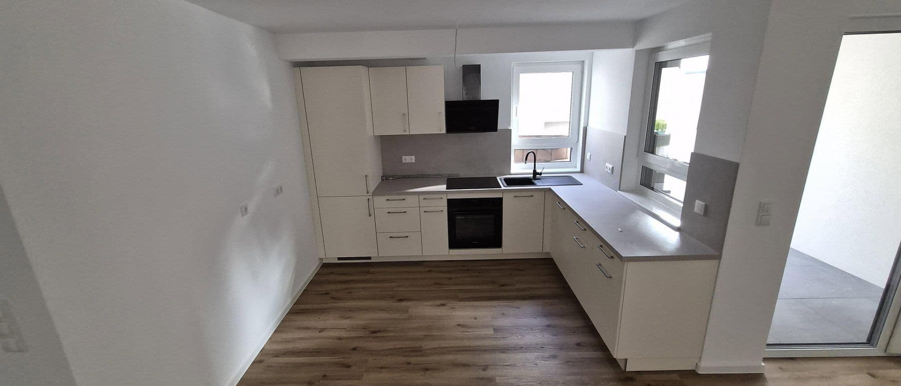Prenájom bytu 4-izbový 109 m², Frankfurt am Main, Hesensko Prenájom bytu 4-izbový 109 m², Frankfurt am Main, Hesensko