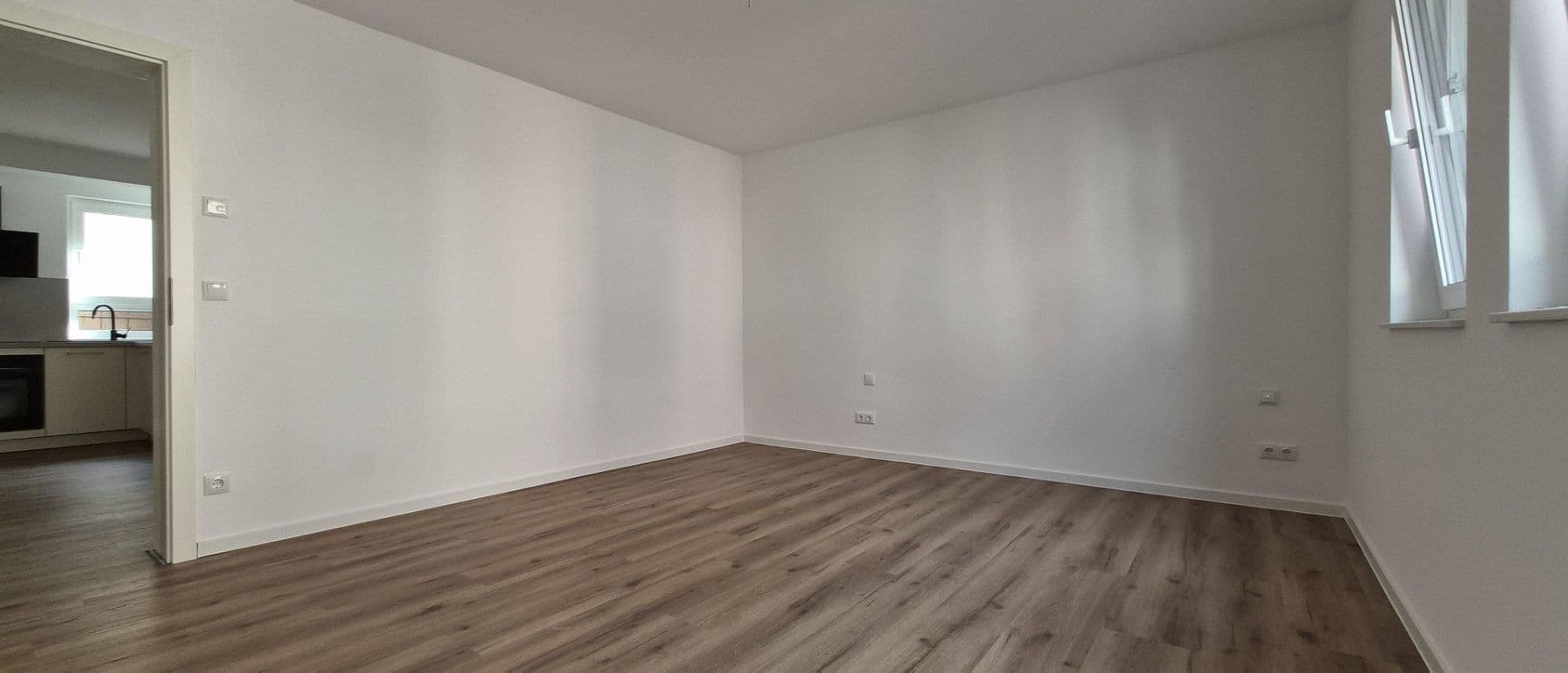 Prenájom bytu 4-izbový 109 m², Frankfurt am Main, Hesensko Prenájom bytu 4-izbový 109 m², Frankfurt am Main, Hesensko