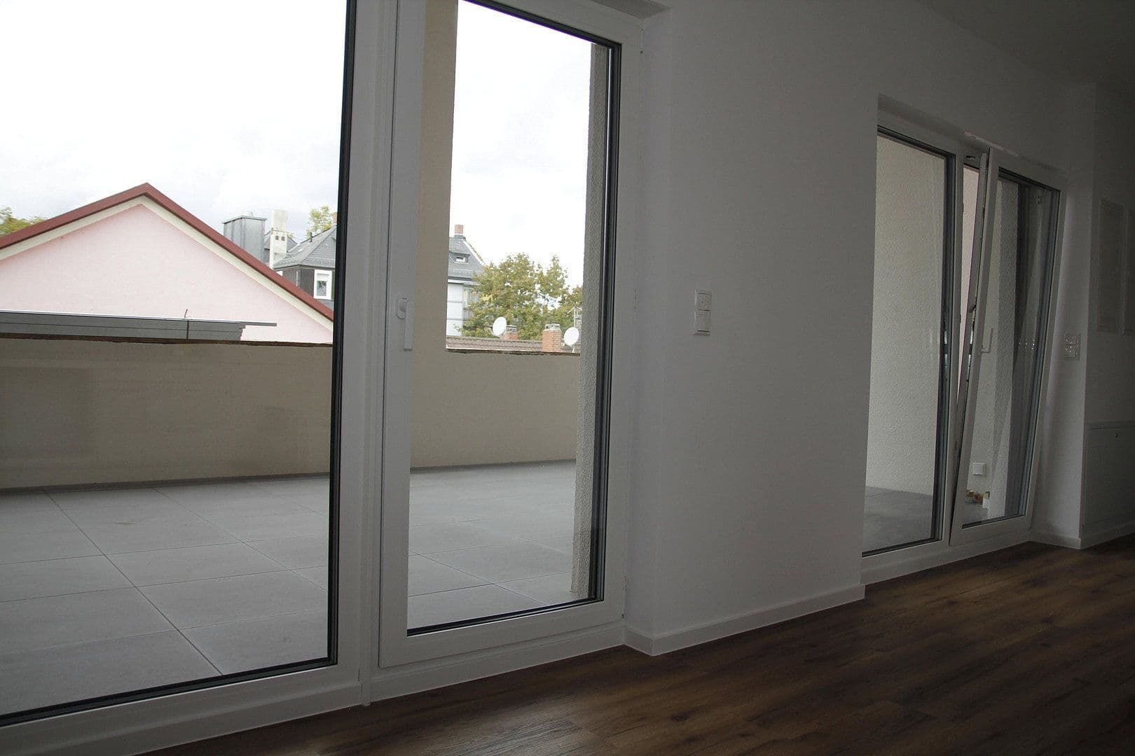 Prenájom bytu 3-izbový 88 m², Frankfurt am Main, Hesensko Prenájom bytu 3-izbový 88 m², Frankfurt am Main, Hesensko