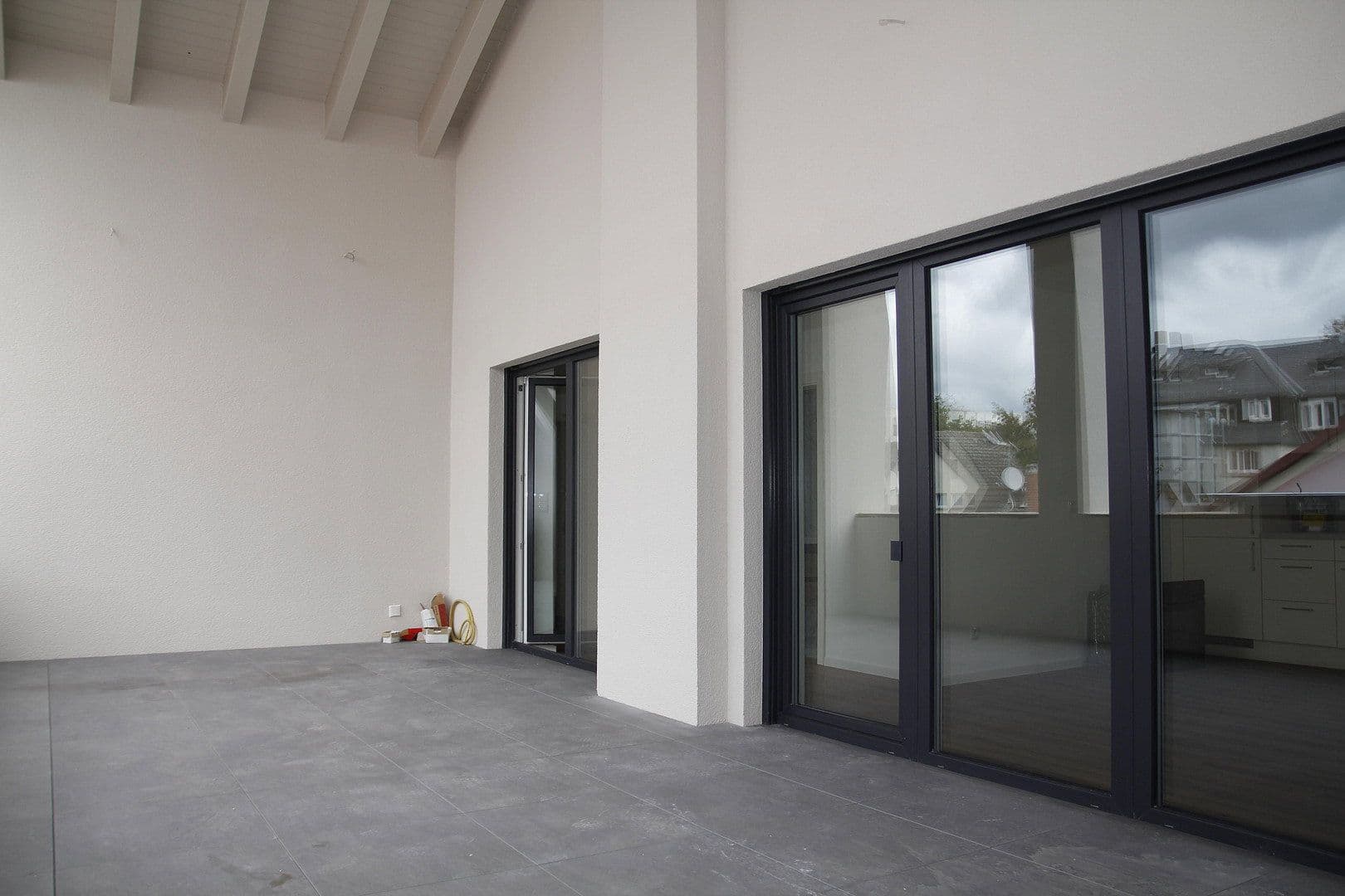 Prenájom bytu 3-izbový 88 m², Frankfurt am Main, Hesensko Prenájom bytu 3-izbový 88 m², Frankfurt am Main, Hesensko