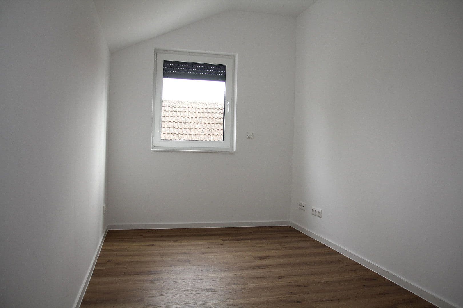 Prenájom bytu 3-izbový 88 m², Frankfurt am Main, Hesensko Prenájom bytu 3-izbový 88 m², Frankfurt am Main, Hesensko
