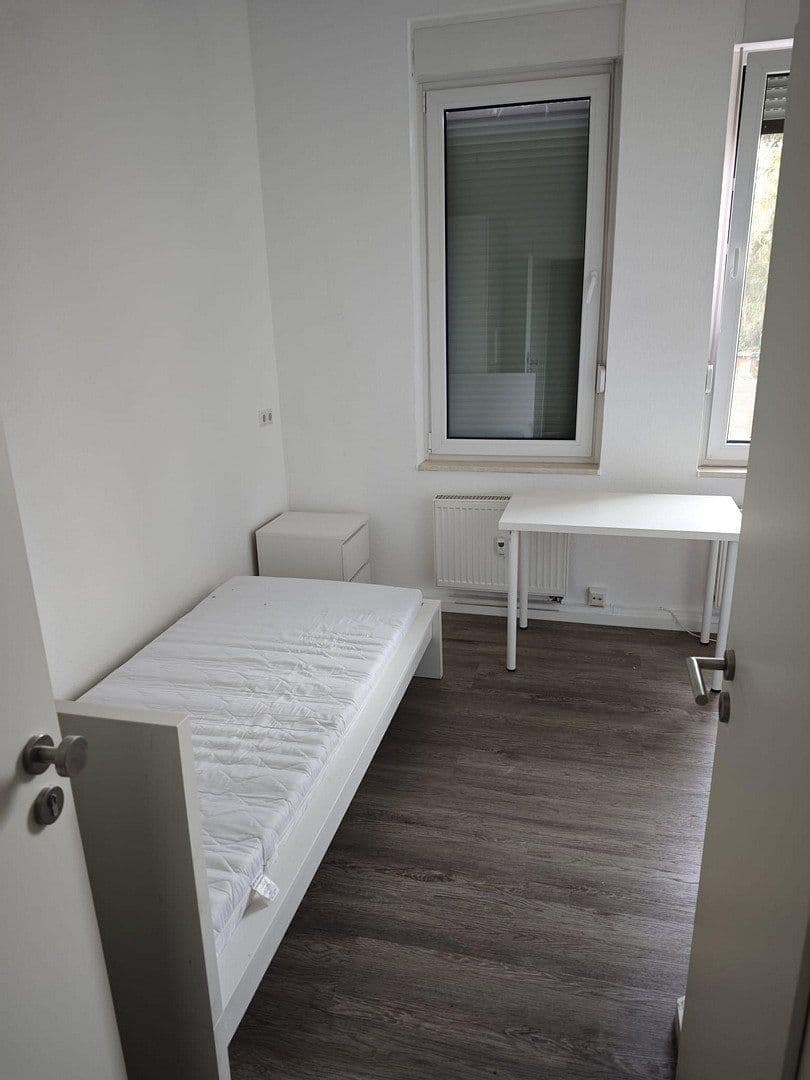 Prenájom bytu 1-izbový 14 m², Karlsruhe, Bádensko-Wurttembersko Prenájom bytu 1-izbový 14 m², Karlsruhe, Bádensko-Wurttembersko