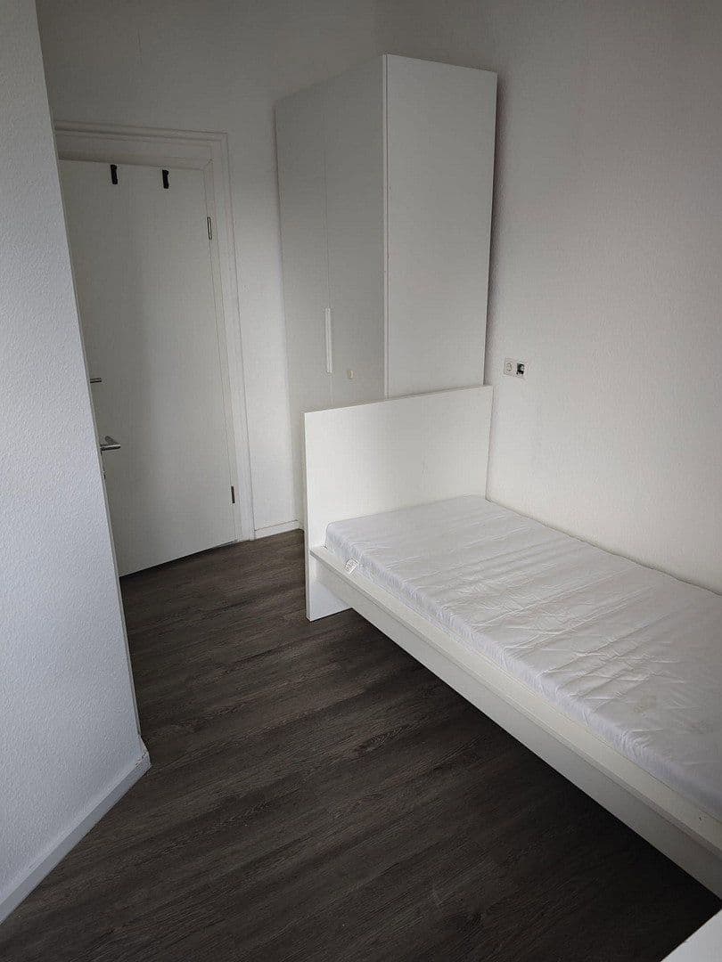 Prenájom bytu 1-izbový 14 m², Karlsruhe, Bádensko-Wurttembersko Prenájom bytu 1-izbový 14 m², Karlsruhe, Bádensko-Wurttembersko