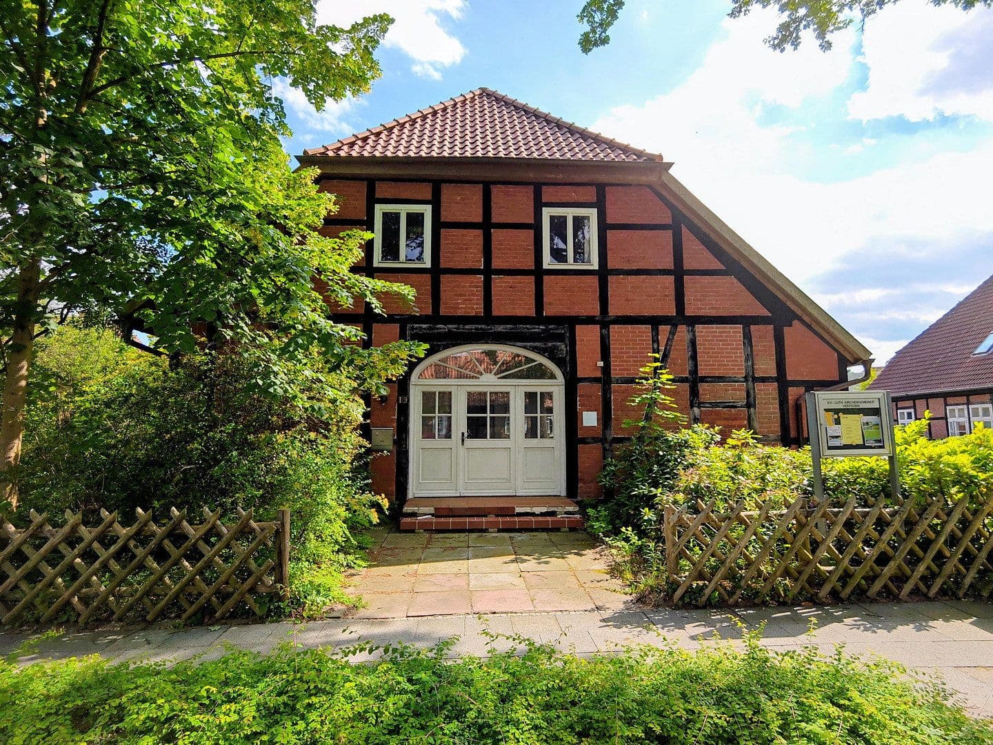 Predaj domu 350 m², pozemok 2.500 m², Soltauer Straße 19, Uelzen, Dolné Sasko Predaj domu 350 m², pozemok 2.500 m², Soltauer Straße 19, Uelzen, Dolné Sasko