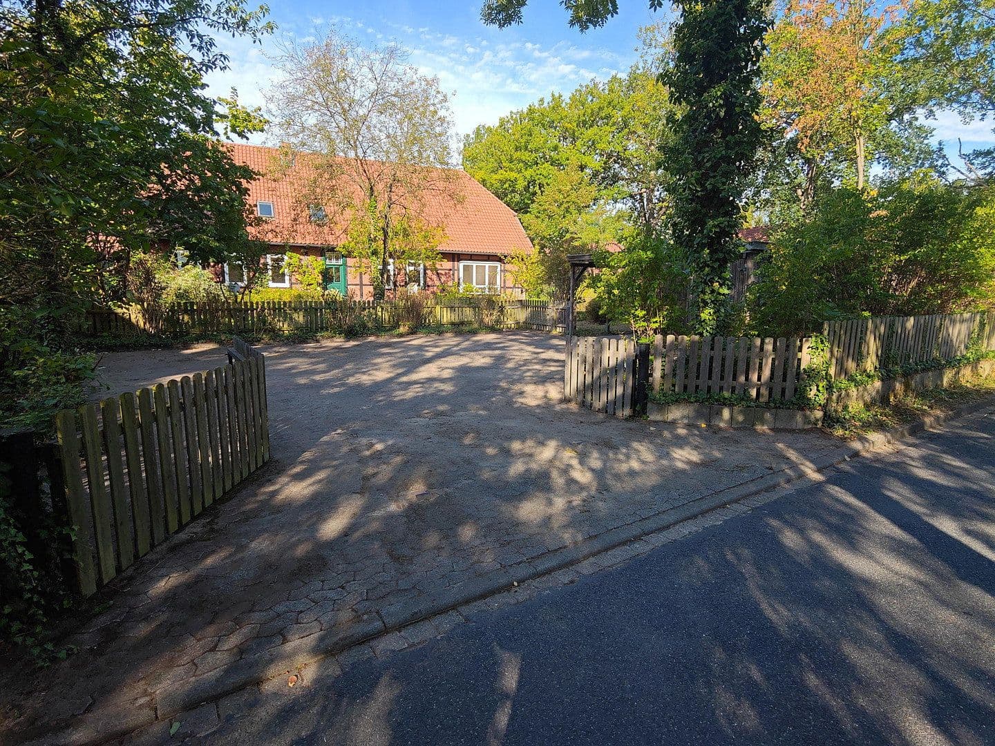 Predaj domu 350 m², pozemok 2.500 m², Soltauer Straße 19, Uelzen, Dolné Sasko Predaj domu 350 m², pozemok 2.500 m², Soltauer Straße 19, Uelzen, Dolné Sasko