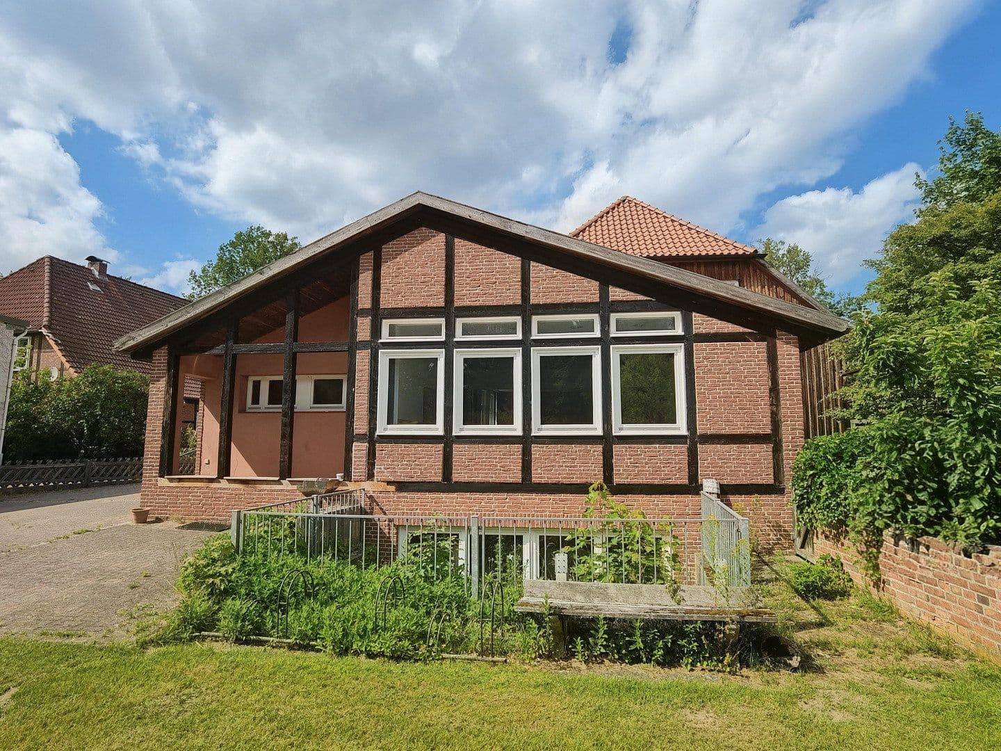 Predaj domu 350 m², pozemok 2.500 m², Soltauer Straße 19, Uelzen, Dolné Sasko Predaj domu 350 m², pozemok 2.500 m², Soltauer Straße 19, Uelzen, Dolné Sasko