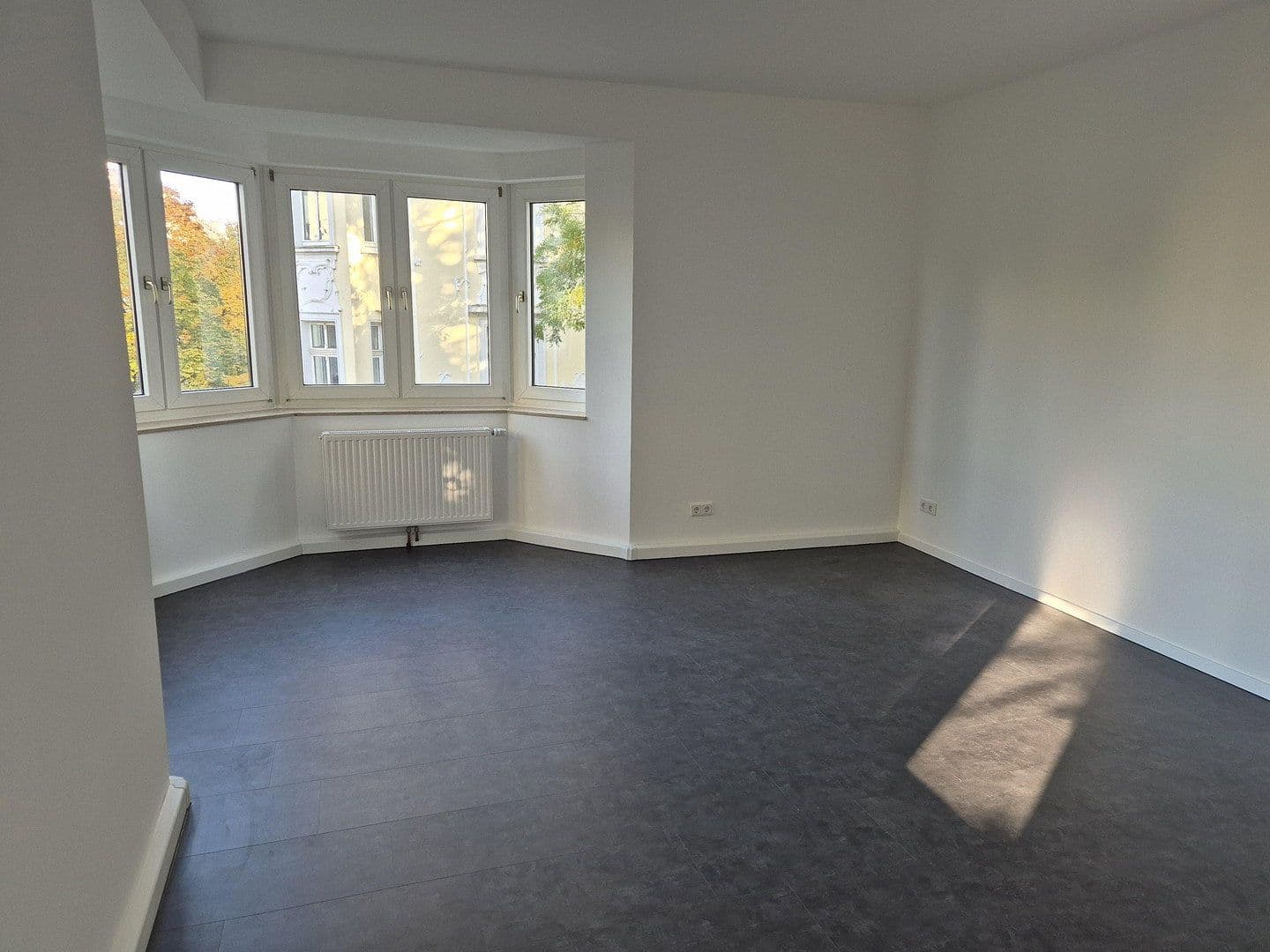 Prenájom bytu 2-izbový 61 m², Düsseldorf, Severné Porýnie - Westfálsko Prenájom bytu 2-izbový 61 m², Düsseldorf, Severné Porýnie - Westfálsko
