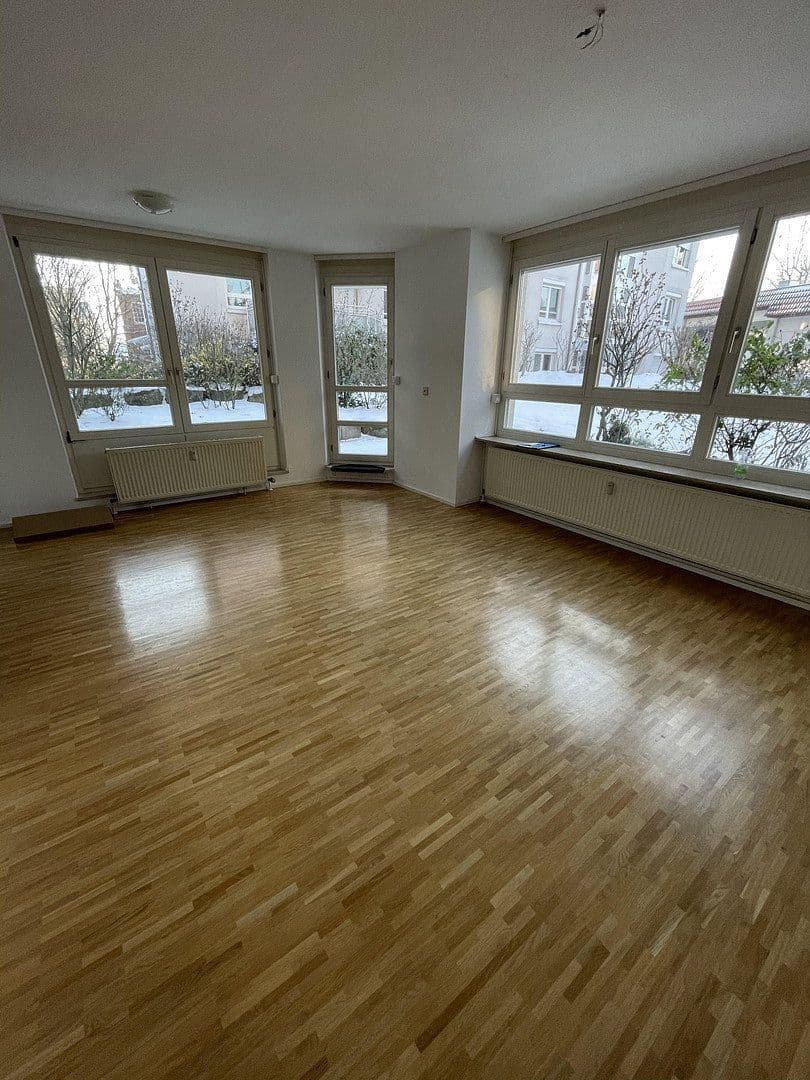 Prenájom bytu 2-izbový 60 m², Stuttgart, Bádensko-Wurttembersko Prenájom bytu 2-izbový 60 m², Stuttgart, Bádensko-Wurttembersko