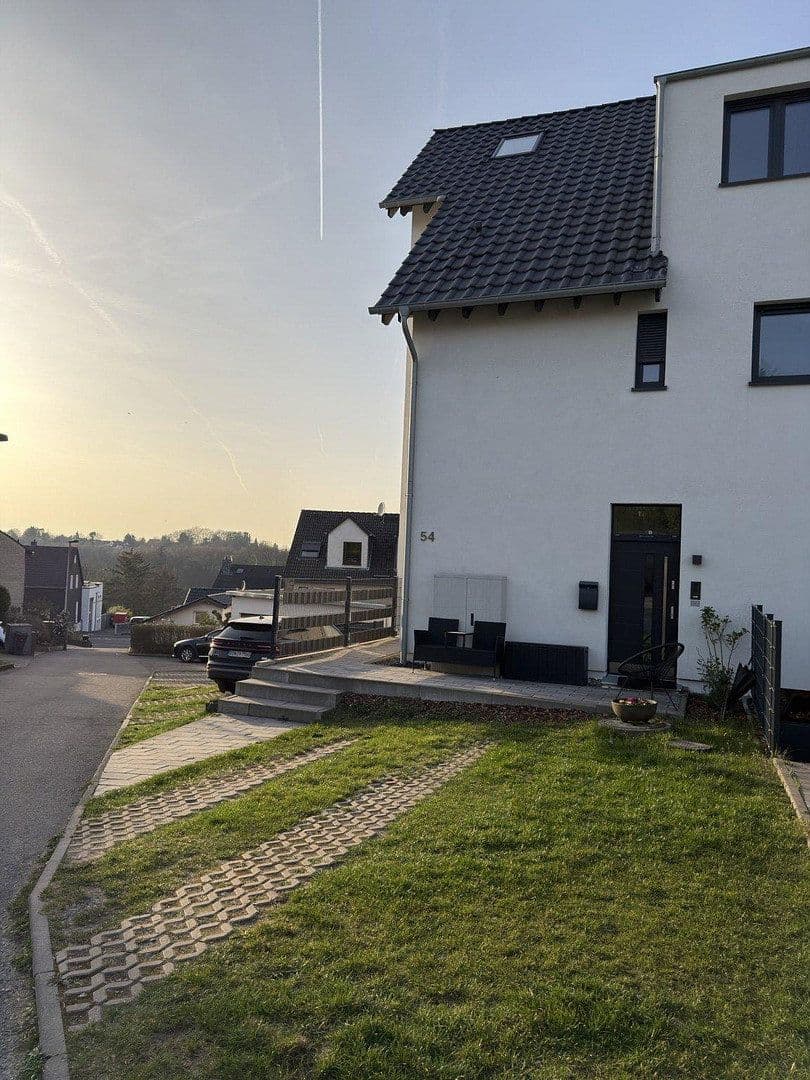 Prenájom bytu 4-izbový 135 m², Am Siefen 54, Solingen, Severné Porýnie - Westfálsko Prenájom bytu 4-izbový 135 m², Am Siefen 54, Solingen, Severné Porýnie - Westfálsko