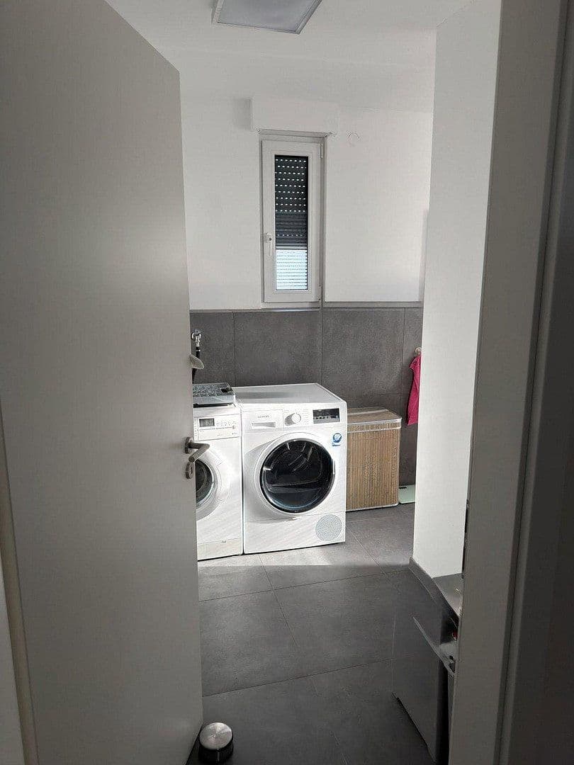 Prenájom bytu 4-izbový 135 m², Am Siefen 54, Solingen, Severné Porýnie - Westfálsko Prenájom bytu 4-izbový 135 m², Am Siefen 54, Solingen, Severné Porýnie - Westfálsko