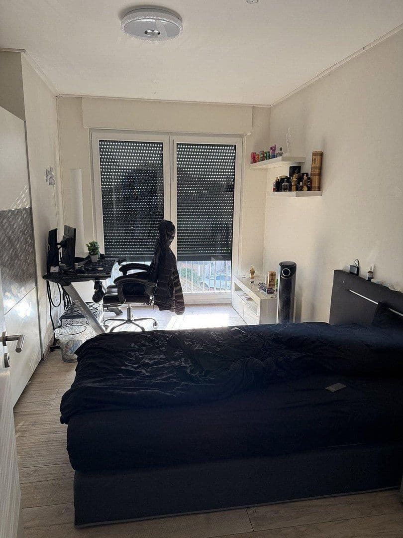 Prenájom bytu 4-izbový 135 m², Am Siefen 54, Solingen, Severné Porýnie - Westfálsko Prenájom bytu 4-izbový 135 m², Am Siefen 54, Solingen, Severné Porýnie - Westfálsko