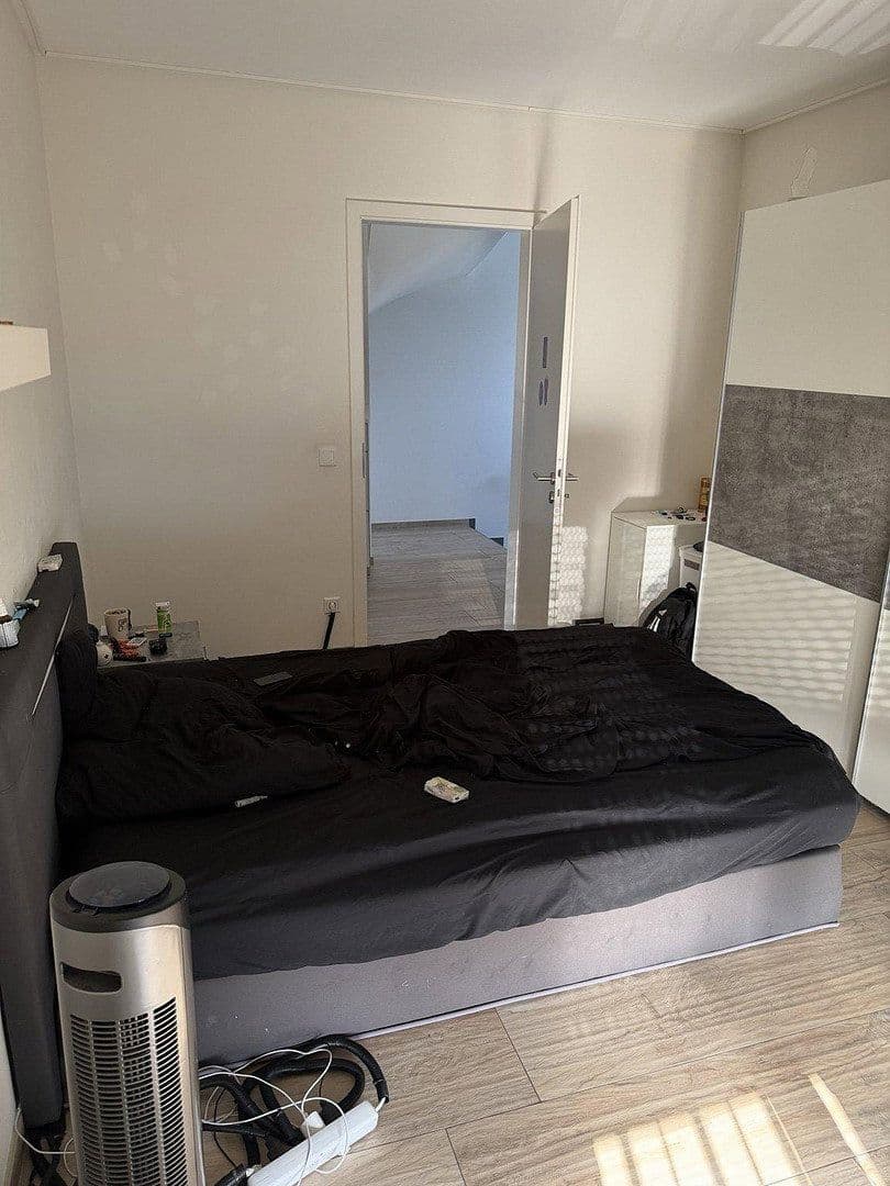 Prenájom bytu 4-izbový 135 m², Am Siefen 54, Solingen, Severné Porýnie - Westfálsko Prenájom bytu 4-izbový 135 m², Am Siefen 54, Solingen, Severné Porýnie - Westfálsko