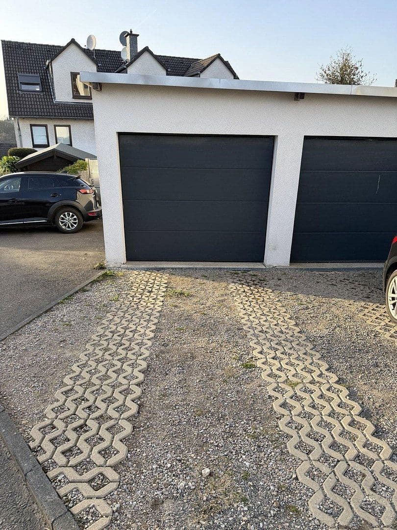 Prenájom bytu 4-izbový 135 m², Am Siefen 54, Solingen, Severné Porýnie - Westfálsko Prenájom bytu 4-izbový 135 m², Am Siefen 54, Solingen, Severné Porýnie - Westfálsko