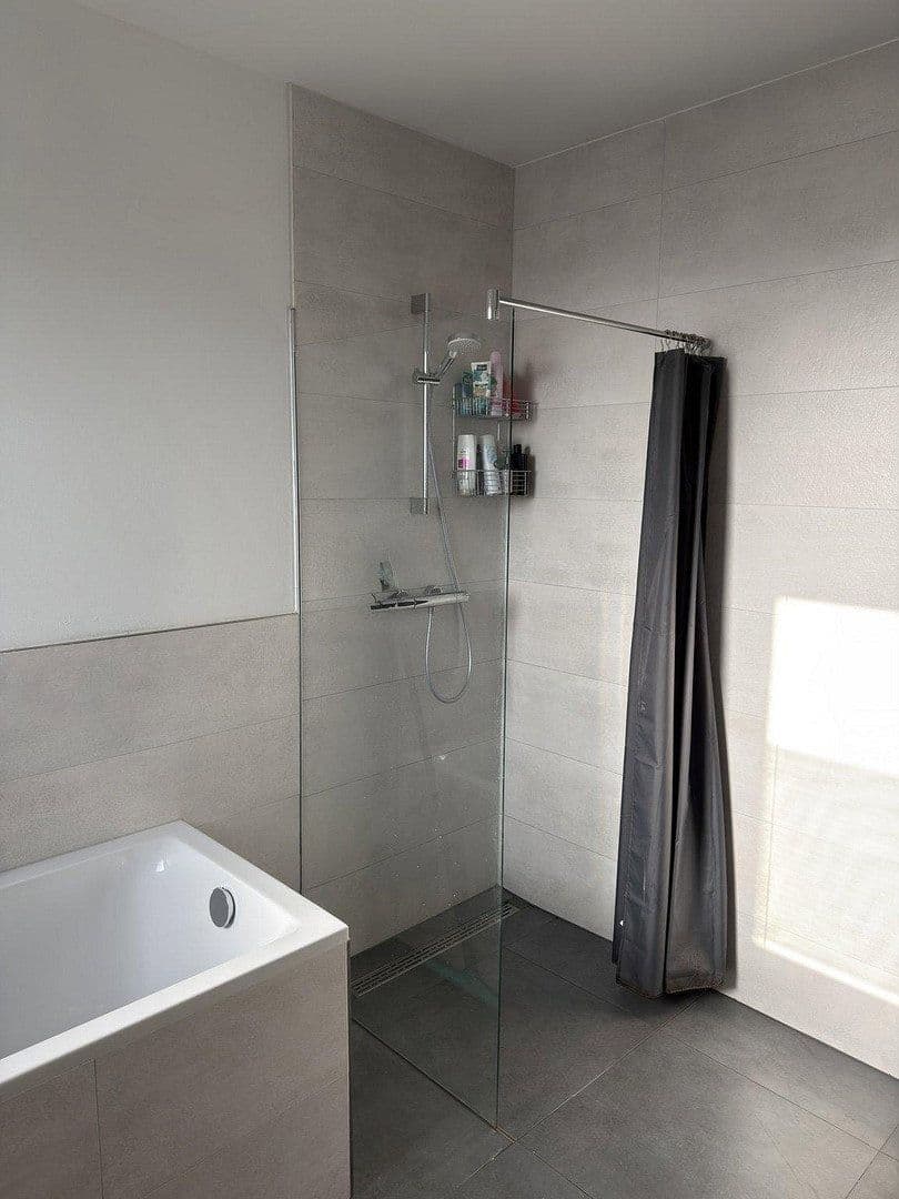 Prenájom bytu 4-izbový 135 m², Am Siefen 54, Solingen, Severné Porýnie - Westfálsko Prenájom bytu 4-izbový 135 m², Am Siefen 54, Solingen, Severné Porýnie - Westfálsko